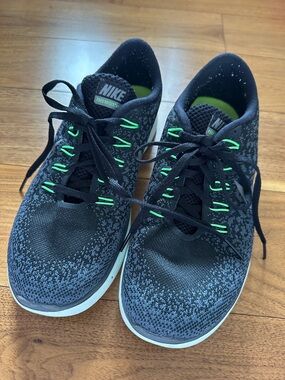 Nike Black and Green Knit Running Sneakers